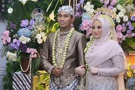 Maybe you would like to learn more about one of these? Patah Hati Nasional Fathur Eks Ketua Bem Ugm Menikah Dengan Putri Ternyata Mereka Sudah Kenal Sejak Sma Seputar Lampung
