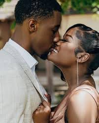 Night Flavor show live now. Which song will turn your cold night warmer?