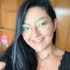 Ai, achei ela babadeira.... Ja quero ajudar, dar um Fisk, um vestido mais  Diva.... Vem comigo Cecilia #TheVoiceBR