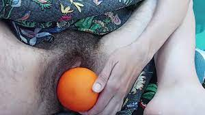 Masturbación de frutas. manzana o naranja? 