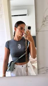 Ünlülerin Paylaşımları w serwisie X: „Demet Özdemir nipple da var 🔥  t.coudnvzDzChl”  X