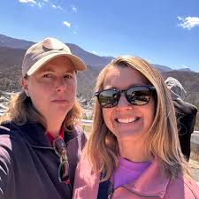 🔗: bit.ly/4l8picT Honeybees are dying in “alarming” numbers in the United  States, according to a recent survey of hundreds of beekeepers. 📷️: Getty