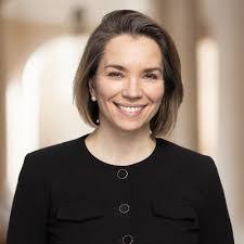 Dee Masters's Instagram, Twitter & Facebook