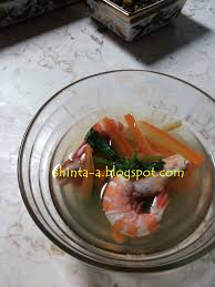 250 gr grote garnalen 1 theel zout 1/2 eetl citroensap 800 ml water 1 salam blad 1 cm laos 2 serai/sereh/citroengras 3 groene. Resep Pindang Udang Kuah Bening Saw