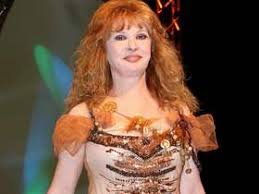 كشفت الفنانة نيللي كريم عن تفاصيل مسلسل ضد الكسر المقرر عرضه في رمضان 2021 تأتي مشاركة الفنان محمد فراج ضمن أبطال مسلسل ضد الكسر، مع الفنانة نيللي. Ø£ØºØ§Ù†ÙŠ Ø§Ù„Ø£Ø·ÙØ§Ù„ ÙÙŠ Ø­ÙŠØ§Ø© Ù†ÙŠÙ„Ù„ÙŠ ÙƒØ§Ù† ÙÙŠÙ‡ ÙØ±Ø§Ø´Ø© ØµØºÙ†Ø·Ø·Ø©