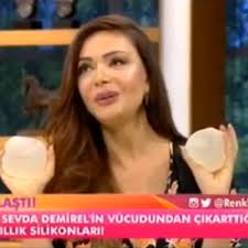 Sevda Demirel Canli Yayinda Silikonlarini Gosterdi