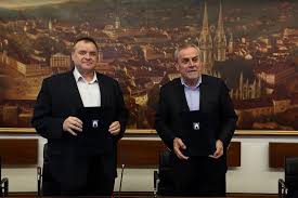 Godine u grudama, a prema vlastitom priznanju, prekretnica u njegovom životu bila je 1974. Dinko Pirak I Milan Bandic Potpisali Povelju O Suradnji I Prijateljstvu Zagreba I Cazme Prigorski Hr