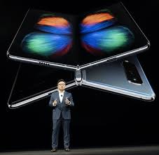 I samsung di ultima generazione sono dei veri e propri computer tascabili che ultimamente hanno raggiunto un elevato prezzo di mercato. Samsung Galaxy Fold Arriva In Italia Con Inclusa Una Inquietante Garanzia Spider Mac