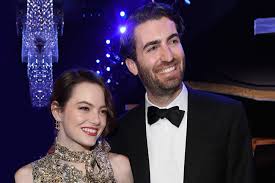إيما ستون تتزو ج حبيبها ديف بسرية عالية إلا أن الصور كشفتهما Pregnant Celebrities Expecting Baby Emma Stone
