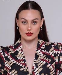 Francesca Cottrell's Instagram, Twitter & Facebook