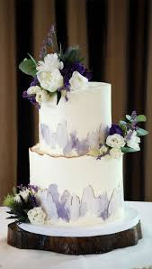 Although purple was the color of 2012, brides and grooms still love lilac and lavender wedding decor.and it doesn't surprise when you look at this! Lavender And Lilac Wedding Colours For Romantic Brides