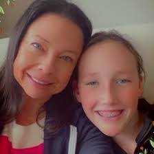 Leanna Benton's Instagram, Twitter & Facebook