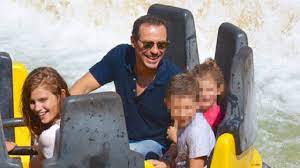 Finalmente un raggio di luce nella vita di marco, messa duramente alla prova dal dolore per la scomparsa di leo, il suo primogenito avuto con la prima moglie clara (maya sansa). Stefano Accorsi Chi Sono I Figli Athena E Orlando Avuti Da Laetitia Casta