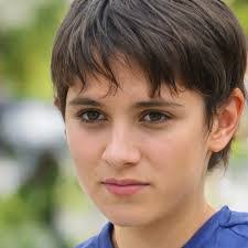 Shannon Benfield's Instagram, Twitter & Facebook