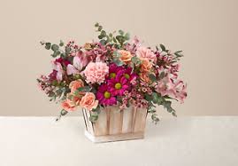 Fort wayne family owned and operated since 1943 on east cook rd. Same Day Fresh Flower Delivery For All Occasions In Fort Wayne And The Surrounding Cities Armstrong Flowers Since 1943