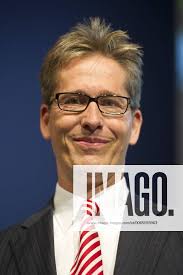 Frank STRAUSS, Strauß, Vorstandsvorsitzender, Vorsitzender des Vorstands,  CEO, Ressort