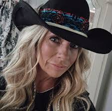 Renee Allred's Instagram, Twitter & Facebook