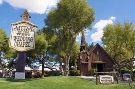 Arrivée à las vegas des futurs époux et des heureux élus parmi les chroniqueurs de touche pas à mon poste ! Wedding Chapel Rental Las Vegas Little Church Of The West