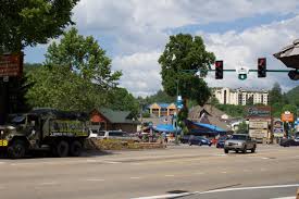 Gatlinburg Tennessee Where Even The Traffic Lights Are Beloved Landmarks Gatlinburg Tennessee Gatlinburg Vacation Trips