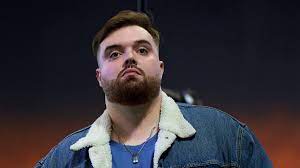 Joaquín Prat pide disculpas a Ibai Llanos por una confusión en la reacción  de Gerard Piqué al vídeo de Shakira | Programas | LOS40