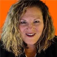 Lisa Agostini's Instagram, Twitter & Facebook