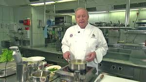 The shop is named after alfons schuhbeck, a very famous bavarian celebrity chef. Rezept Alfons Schuhbecks Ostermenu Lammrucken Mit Spargel Und Bohnen Das Erste