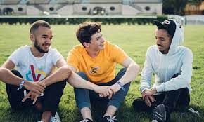 Bigflo et oli feat petit biscuit demain chipmunks. Bigflo Et Oli S Associe A Petit Biscuit Pour Une Petite Douceur Estivale