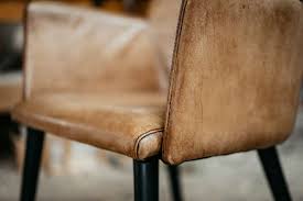 pin auf armlehnstuhl