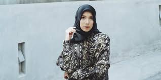 Di era sekarang, hasil karya berupa batik tidak sekedar menjadi baju ready to wear saja. Padupadan Busana Etnik Modern Dari Tiga Desainer Hijab Dream Co Id