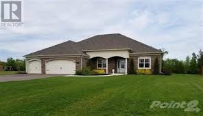 159 Gillespie Summerside Prince Edward Island Point2 Homes Canada Real Estate Houses Real Estate House Styles