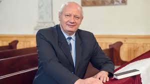 Meglátása szerint a világban és magyarországon is hiányoznak az erős közösségek. Egyhazi Valasztasok 2020 Balog Zoltan Puspokjelolt Youtube