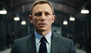 LE STYLE DE JAMES BOND DANS SPECTRE, SKYFALL ET QUANTUM OF SOLACE :  COSTUME, MANTEAU ET SMOKING