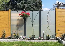 Glaszaun Nach Mass Online Gunstig Kaufen Zaun Aus Glas In 2020 Glaszaun Trennwand Garten Baum Wand