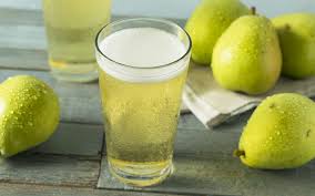 Cela Ressemble A Un Remede De Grand Mere Contre La Gueule De Bois Ce Cocktail A Pourtant Ete Scientifiquement Selection Alcool Recettes De Cuisine Eau De Coco