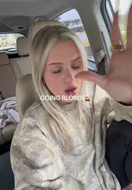 Savannah Moms Hair Is She Back to Blonde