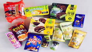 Oya, saya di insadong cuma beli sebiji scarf sutera seharga 5000krw, karena cuma barang ini lebih murah beli di korea pokoknya. Ini Lho 10 Oleh Oleh Khas Korea Yang Wajib Kalian Beli