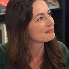 Stacey McEwan: Queensland teacher turned author says she was told to come  back to the classroom 'or quit' teaching for good