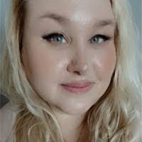 Olivia Holloway's Instagram, Twitter & Facebook