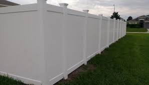 Specializing in vinyl fence installation in tampa, florida, jennex custom fence is a vinyl fence contractor with the experience necessary to get the job done right the first time. Tampa Vinyl Fence Installation Jennex Custom Fence
