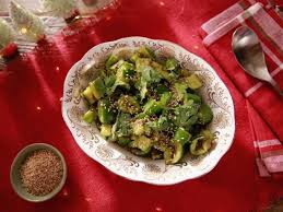 Smashed Chinese Cucumber Salad Recipe In 2020 Food Network Recipes Molly Yeh Recipes Cucumber Recipes Salad