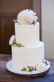 It is a cake frosted with a white frosting and covered in coconut flakes. Doan S Bakery Tom Cruise Coconut Cake Tom Cruise Has Been Sending This Cake To A List Friends Each Holiday For Years The Bakery Says He S Kept Us In Business
