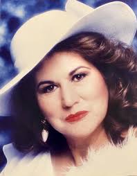 Rosalinda Bravo's Instagram, Twitter & Facebook