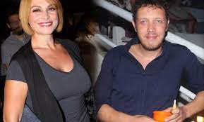 Ο σπύρος δημητρίου έκανε την εξαίρεση και βρέθηκε στο πλατό της εκπομπής «μεσάνυχτα» με την ελεονώρα μελέτη, στην οποία μίλησε πρώτη φορά για τη σύζυγό του, ελεωνόρα ζουγανέλη. Anatroph Sxetika Poy Me Ton Gamo Ths Elewnoras Zoyganelh Kai Toy Spyroy Dhmhtrioy O Opoios Telika Mens Tshirts Mens Tops Men