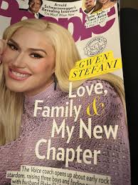 People Magazine October 9, 2023 GWEN STEFANI ,Taylor & Travis Date Night.  T-323