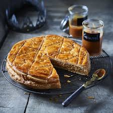Galette Des Rois A La Frangipane Caramel Au Beurre Sale Recette Galette Des Rois Frangipane Recette Galette Recette Galette Des Rois