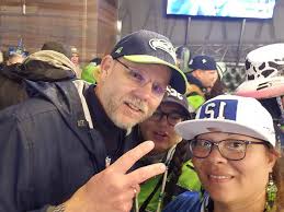 I can't let this day end without a BIG Happy Birthday shout out to my good  friend Elise Robinson! 🎂🎉🎁