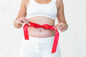 Seccion Media De Mujer Embarazada De Abrir La Cinta Roja Alrededor De Su Protuberancia En El Fondo Blanco Fotos Retratos Imagenes Y Fotografia De Archivo Libres De Derecho Image 45518100