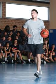 Who is the french basketball player nando de colo? Basket Ball Nando De Colo J Arriverai Avec Le Maillot Bleu Et Ses Deux Etoiles