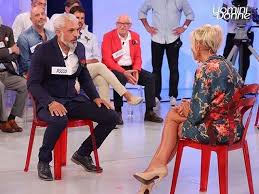May 20, 2021 · leggi anche > uomini e donne, gemma si ingelosisce e ritorna con aldo. Uomini E Donne Oggi Furiosa Lite Tra Gemma E Rocco Lui Senza Camicia