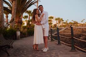 Golden light, salt in the air, and a kind of quiet you only find by the ocean. Tenerife gave us the perfect canvas: raw, windswept, and endlessly romantic. For couples who feel